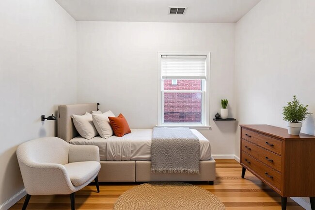 Foto del edificio - 43 Manhattan Ave