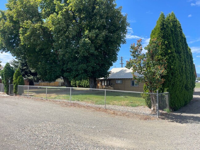 Foto del edificio - Country Farm House for Lease