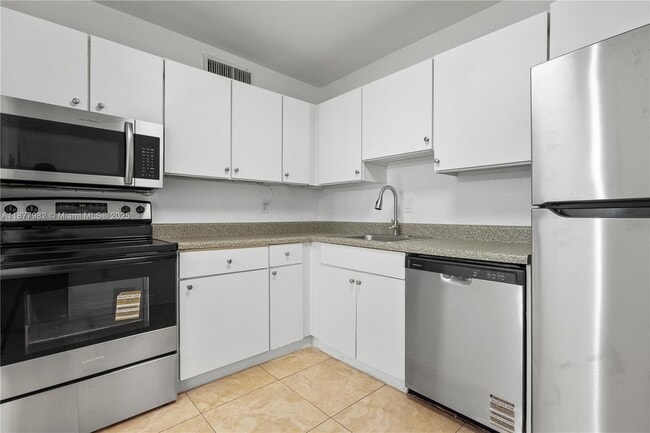 Building Photo - 5112 NW 79th Ave