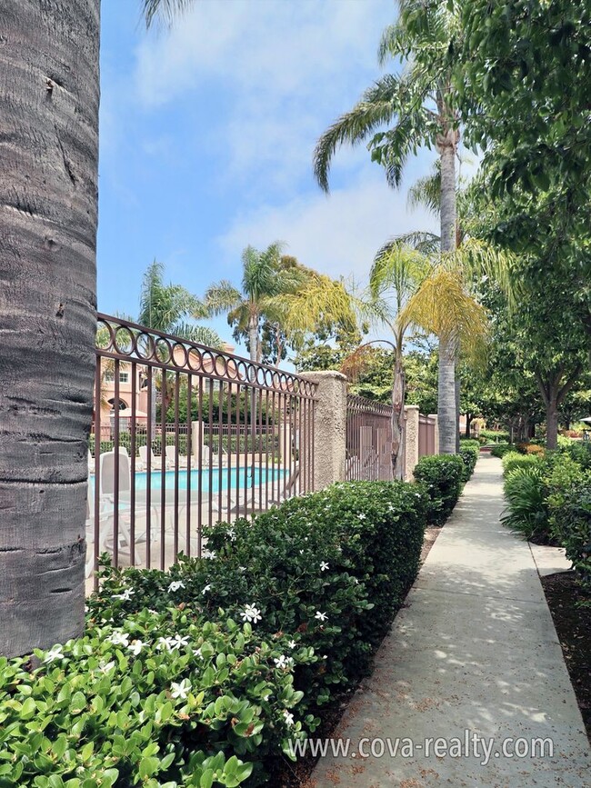 Building Photo - 2-Bed, 2-Bath Condo in Gated Community wit...