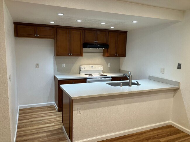 Foto del edificio - 1716 Sylvan Ave