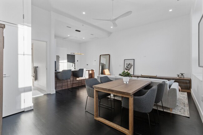 Foto del edificio - The Roe at Manayunk Apartments and Townhomes