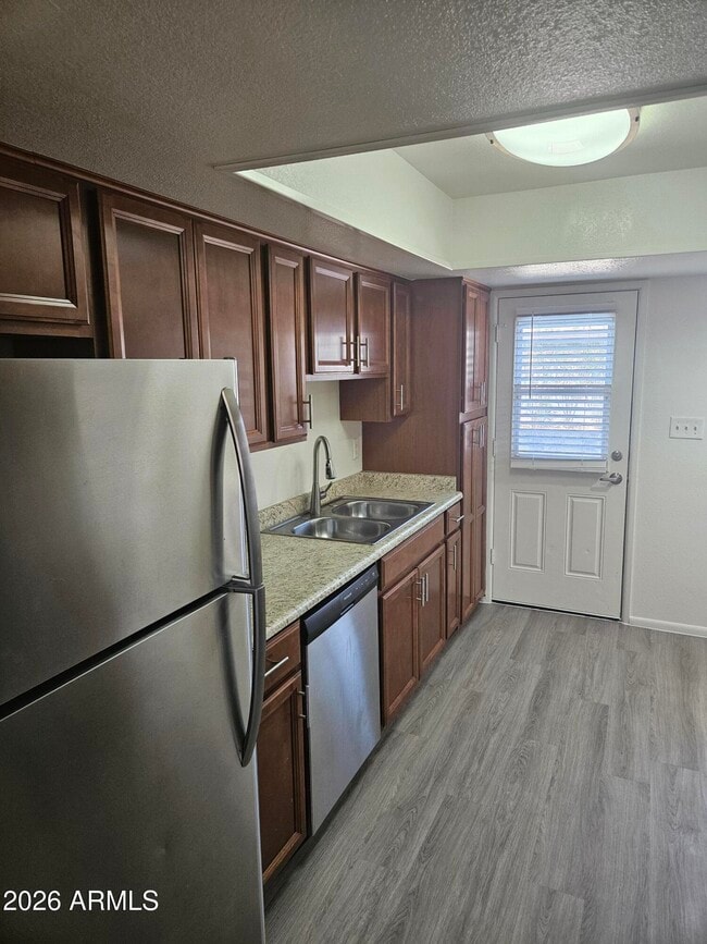 Building Photo - 3810 E Earll Dr