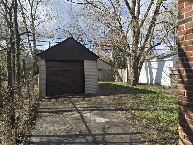 Building Photo - 15860 Fordham St