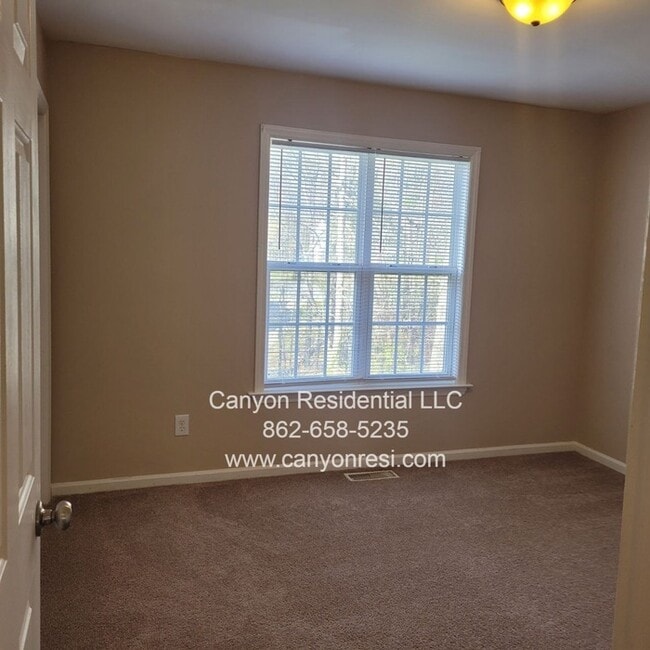 Photo - 4396 Moat Dr House