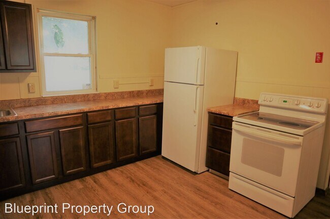 Building Photo - 3 br, 1 bath House - 17 Parker Street