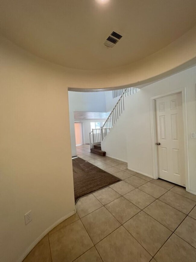 Building Photo - 4 Bedroom Located in 89139!