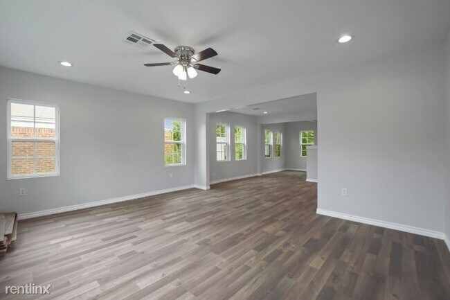 Building Photo - 2 br, 1 bath House - 2045 NE 17