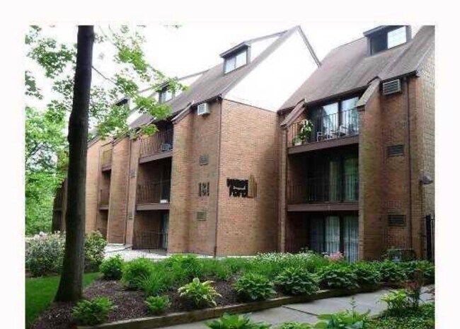Building Photo - 181 Loomis Dr