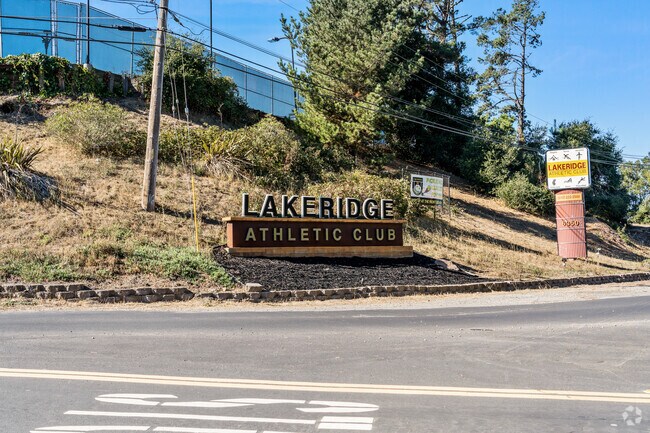 The Lakeridge Athletic Club has a variety of amenities and activities.