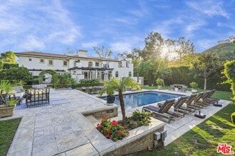 Building Photo - 23255 Mariposa De Oro St