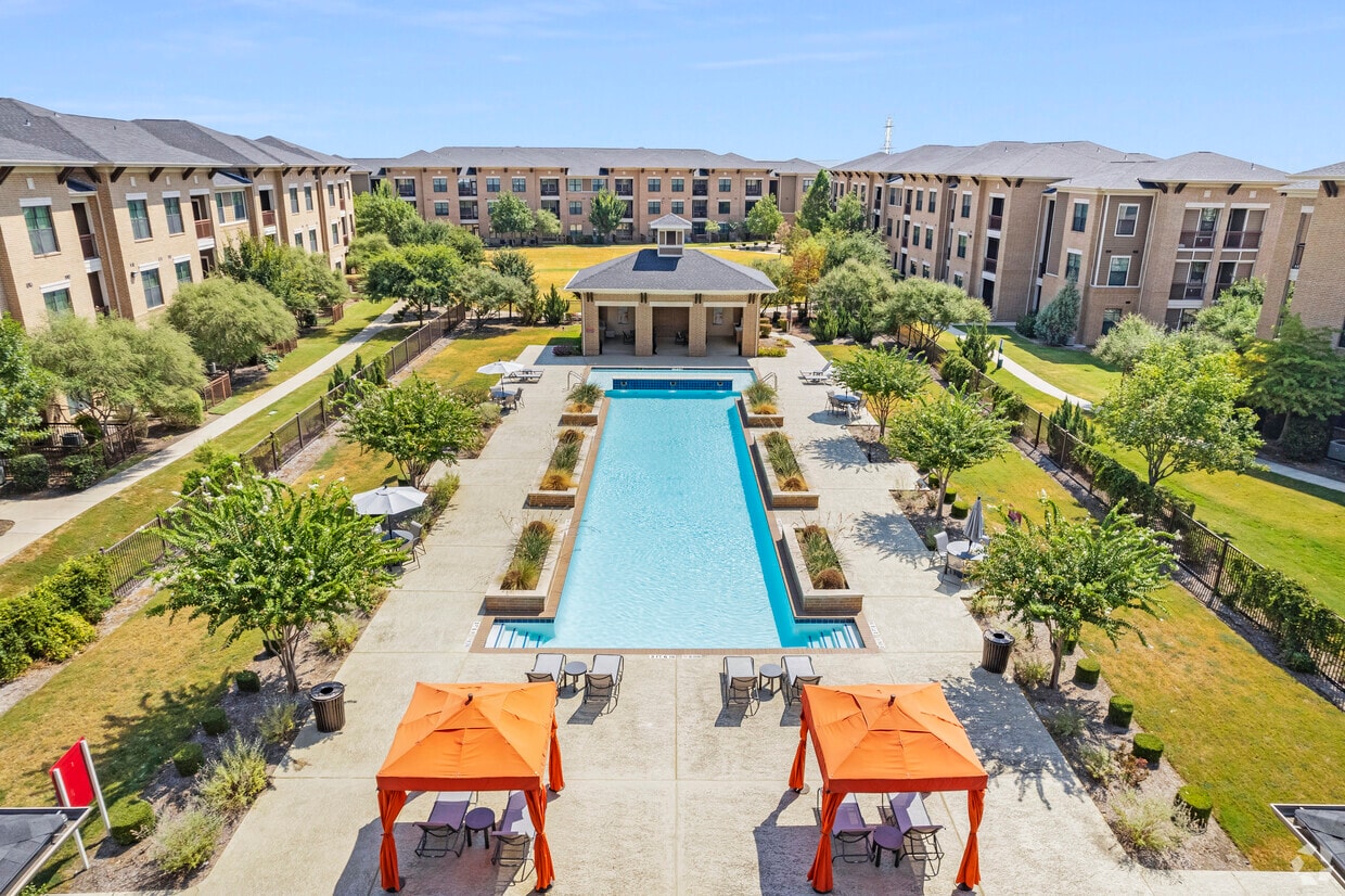 Foto principal - Mansfield on the Green Apartments