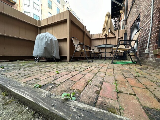 Foto del edificio - Back Bay 3 Bed Available Now
