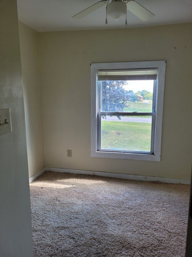 Building Photo - 2 BR/1 Bath Mobile Home - $900/mo - Availa...