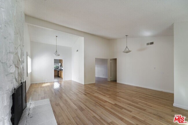 Foto del edificio - 3107 Hodler Dr