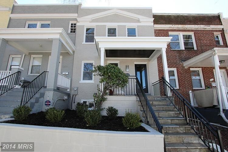 Primary Photo - 1207 Queen St NE