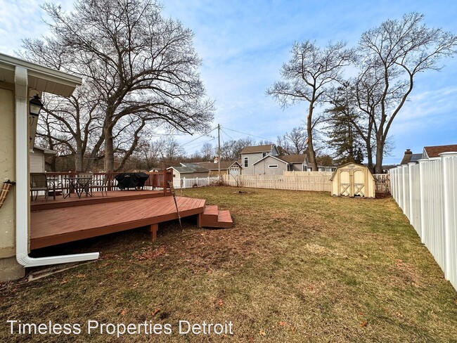 Building Photo - 4 br, 2 bath House - 8244 W Q Ave