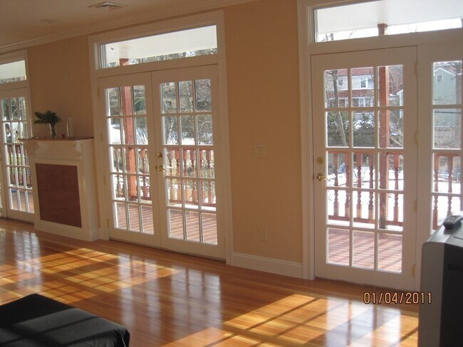 Building Photo - 159 Longwood Ave