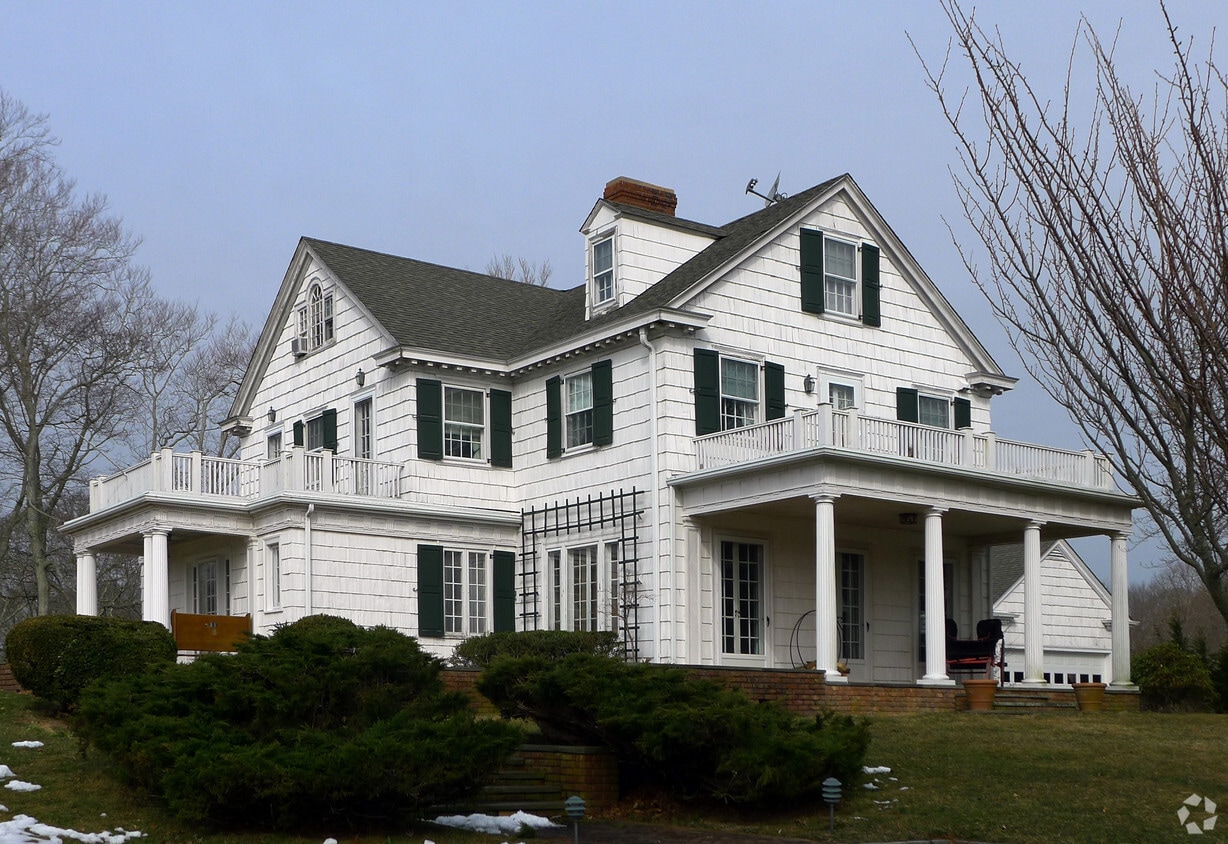 125 Private Rd, Southampton, NY 11968 Apartments in Southampton, NY