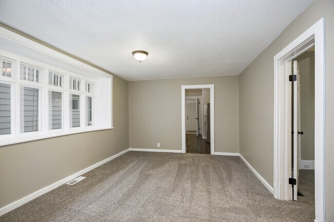 Foto del edificio - 115 Diamond Ave SE