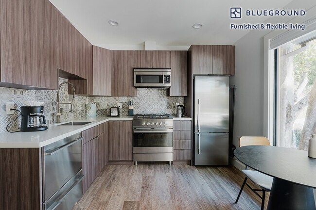 Foto del edificio - 715 Everett Ave