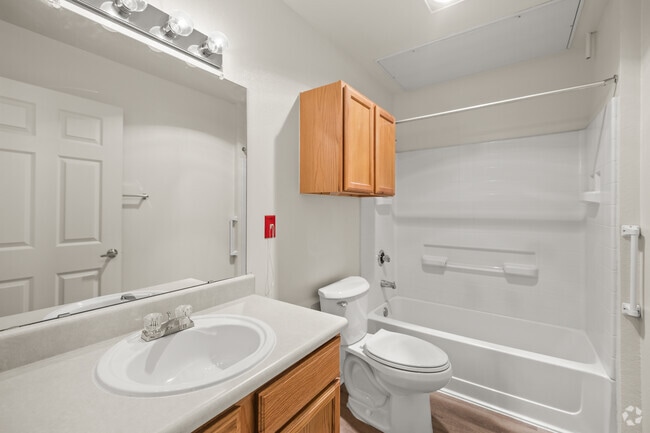 2 habitaciones, 1 baño - 78 m² - Baño - Oak Timbers White Settlement