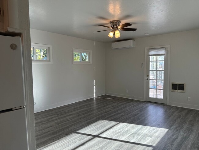 Building Photo - Chestnut-1918/1920