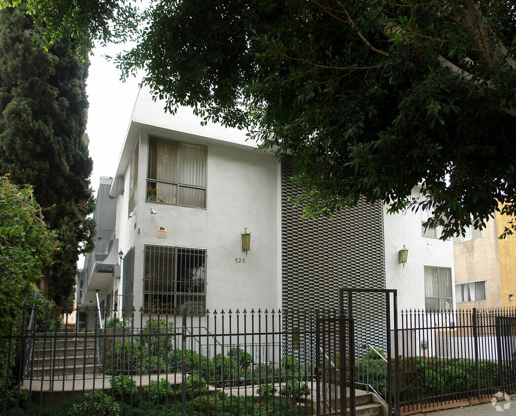 Primary Photo - 520 N Kenmore Ave