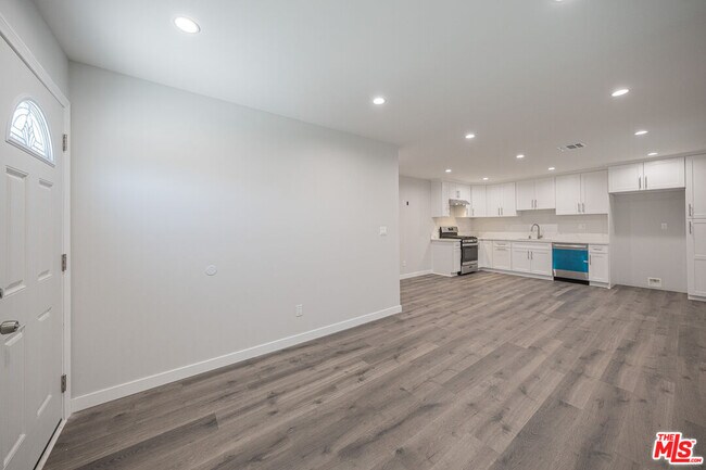 Foto del edificio - 5837 Cartwright Ave