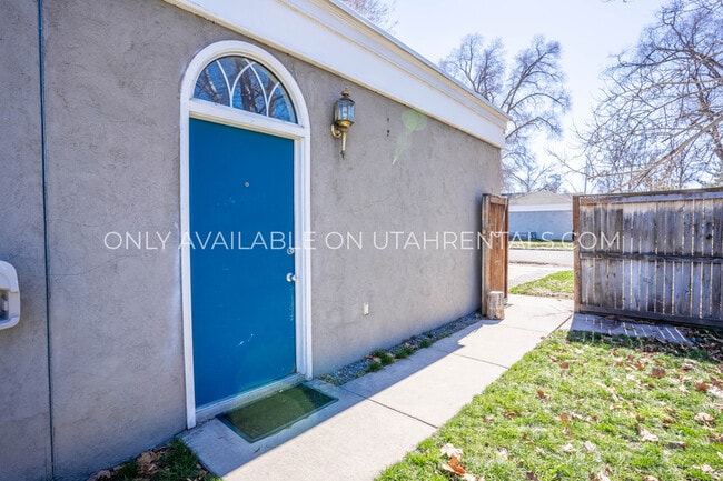 Building Photo - 905 E 100 N