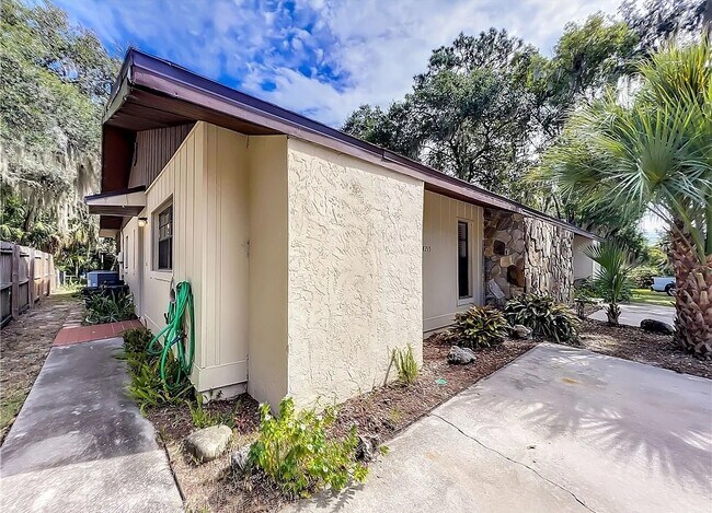 Foto del edificio - 215 Beach Ln