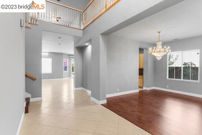 Building Photo - 1129 Platinum St