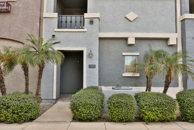 Foto del edificio - Tri Level, 2bd, 2.5ba condo