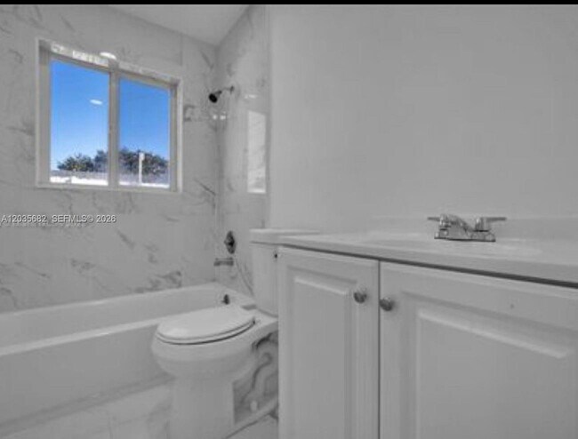 Foto del edificio - 3811 NW 6th Pl