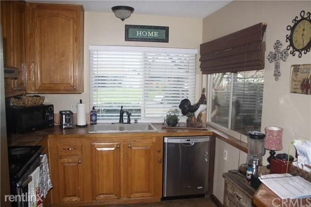 Building Photo - 2 br, 1 bath Condo - 1722 N Oak Knoll