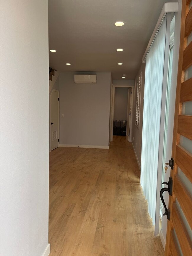 Foto del edificio - NEWLY Built 3 Bedroom Home in Huntington B...