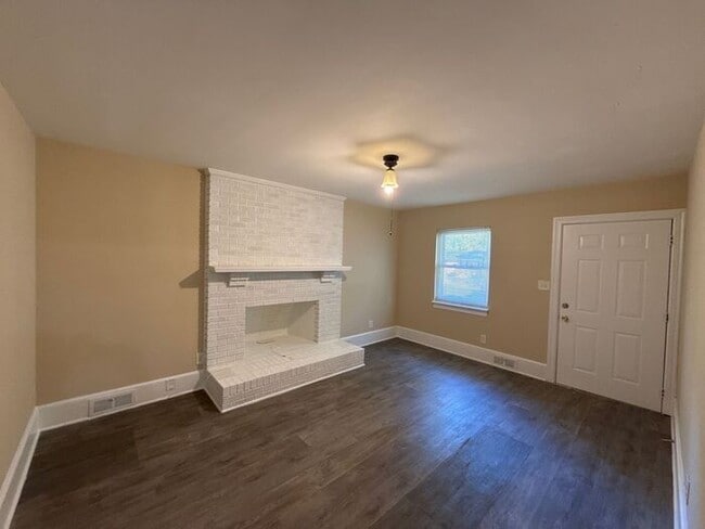 Building Photo - 336 Briarwood Dr