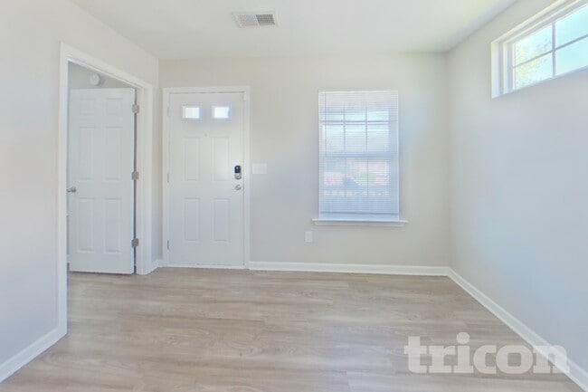 Building Photo - 712 Blazing Star Trl