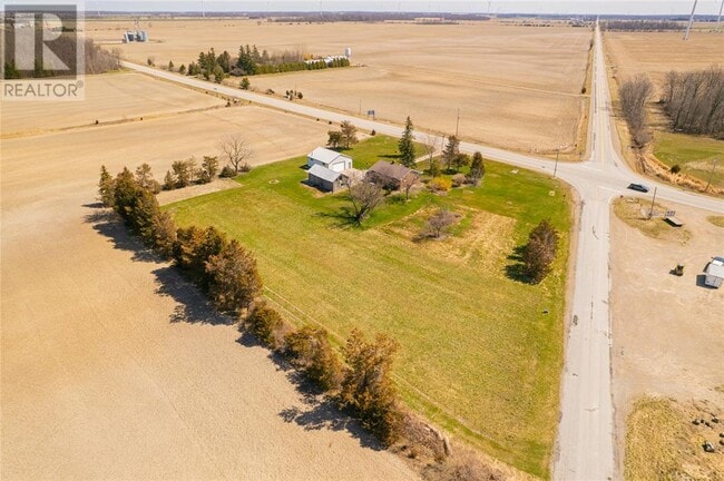 Photo du bâtiment - 5726 Lakeshore Rd