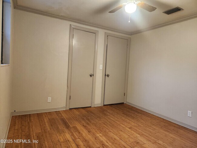 Foto del edificio - 6930 Hafford Ln