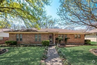 Building Photo - 111 S Capri Dr