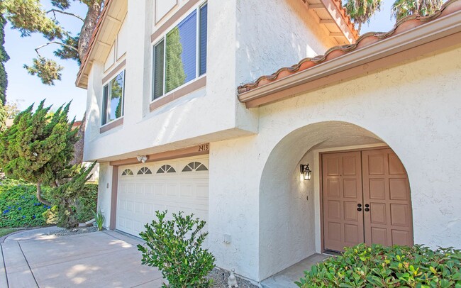 Building Photo - 2 Story Home with Panoramic Golf Course Vi...
