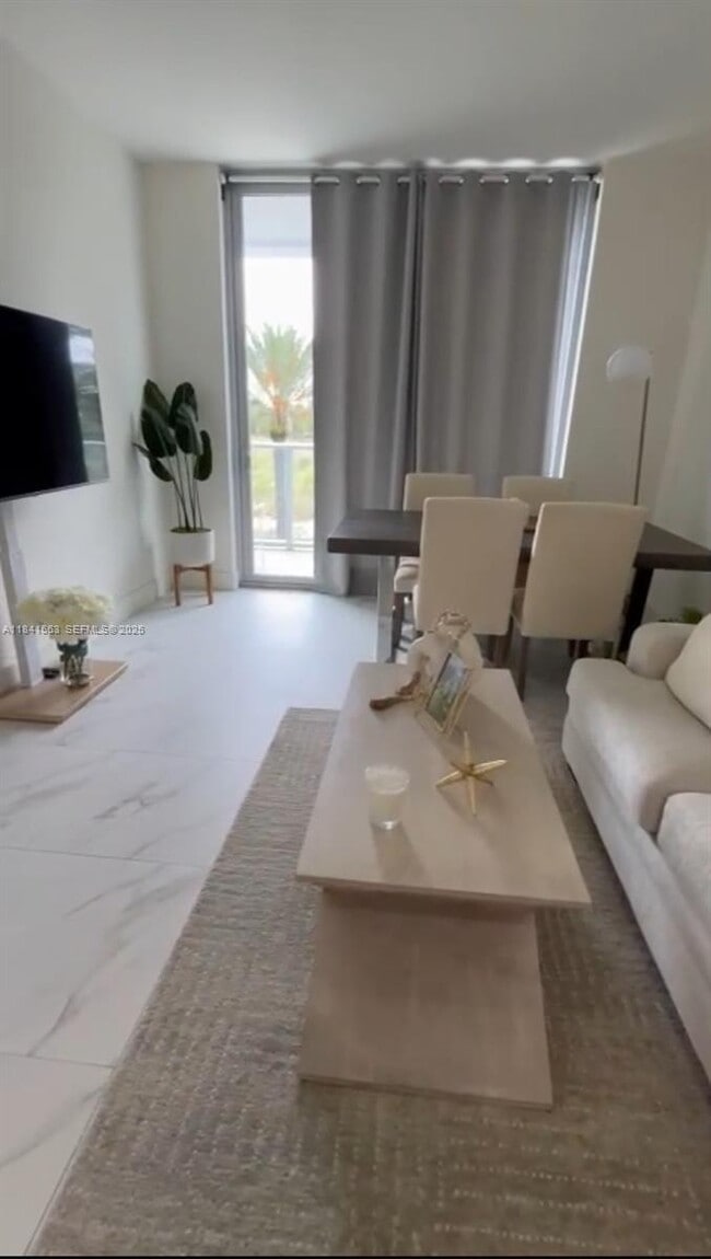 Building Photo - 2000 Metropica Wy