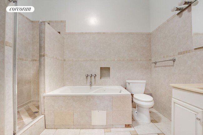 Foto del edificio - 114 W 71st St