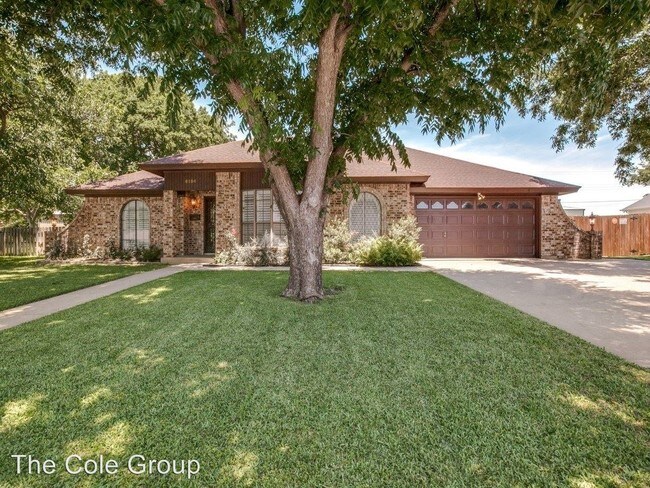 Foto del edificio - 6104 Lakeside Dr