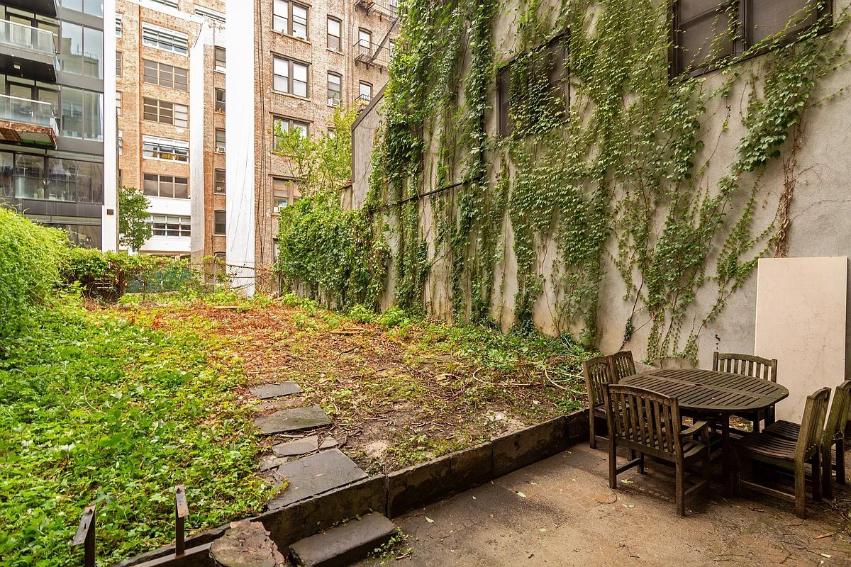 Foto principal - 329 W 14th St