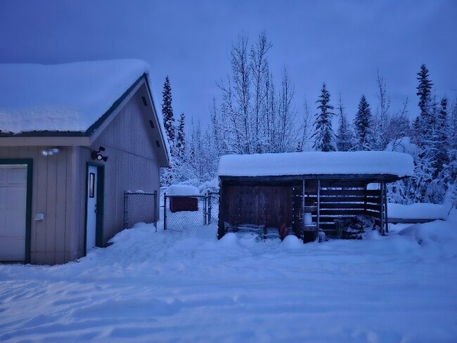 Building Photo - 1979 Comanche Ct