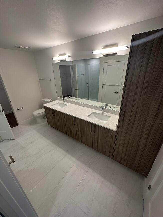 Foto del edificio - 9880 NW 137th St