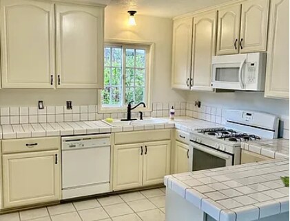 Foto del edificio - 8319 Prospect Ave