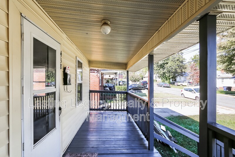 Foto principal - 438 24th St NW